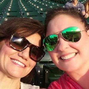 Meet your Posher, Elaine